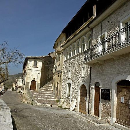 La Loggia Di Federico Hotel Navelli Szoba fotó